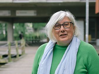 The head of the Career Center, Petra Droste, in front of the Mensa.