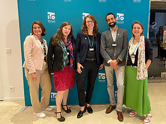 Nahmen vonseiten der Universität Bremen an der Veranstaltung teil (von links nach rechts): Dr. Luisa Cristini (EU-Forschungsreferentin), Dr. Julia Sievers (Leiterin des Dezernats Akademische Angelegenheiten), Dr. Mandy Boehnke (Konrektorin für Internationalität, wissenschaftliche Qualifizierung und Diversität), Dr. Cyprien Verseux (Astrobiologe) und Barbara Hasenmüller (stellvertretende Leiterin des International Office).