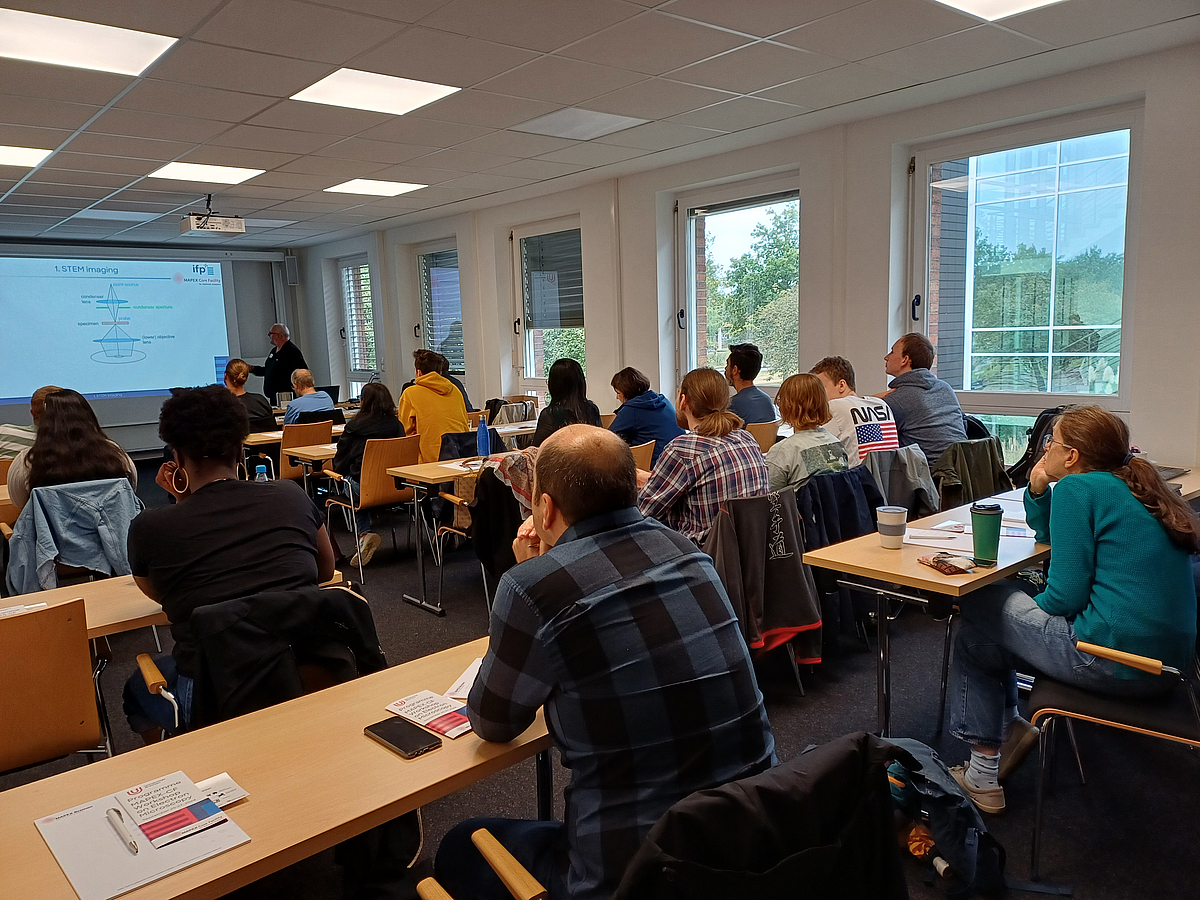 MAPEX-CF Workshop 2024 Mapex-cf electron mic. pic.