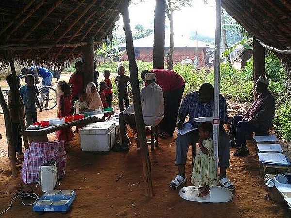 Für die ZUTAS-Studie werden von Einheimischen Daten, wie z.B. Gewicht und Größe, der Einwohner Sansibars erhoben.