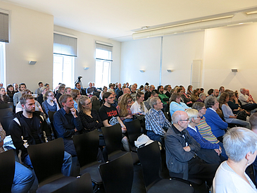 Blick in einen Saal mit Publikum