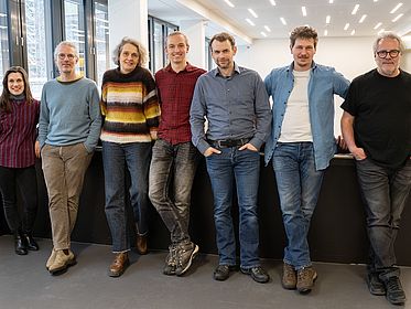 Das Projektteam von BreGoS² (von links nach rechts): Nina Möllering (Hochschule Bremen), Professor Marko Rohlfs (Universität Bremen), Professorin Michaela Hoppe (Hochschule Bremen), Michel Thorin Joswig (Universität Bremen), Professor Jan-Hendrik Ohlendorf (Universität Bremen), Nils Hartmann (Hochschule Bremerhaven) und Professor Axel Gottschalk (Hochschule Bremerhaven).