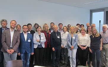 Teilnehmden der Konferenz des Forschungsverbundes in Berlin - Gruppenfoto
