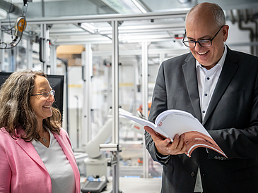 Kirsten Tracht, Bremen Institute for Mechanical Engineering and Mayor Andreas Bovenschulte.