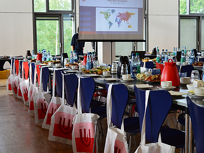 Aufbau des Begrüßungsfrühstücks