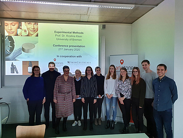 Die Studenten bei der Abschlusspräsentation