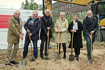 Kanzler Dr. Martin Mehrtens, Manfred Schütte‐Thuy (Wissenschaftsressort), Rektor Prof. Dr. Bernd Scholz-Reiter, Senatorin für Wissenschaft Prof. Dr. Eva Quante-Brandt, Senatsbaudirektorin Prof. Dr. Iris Reuther, Architekt Johannes Kister (v.l.)