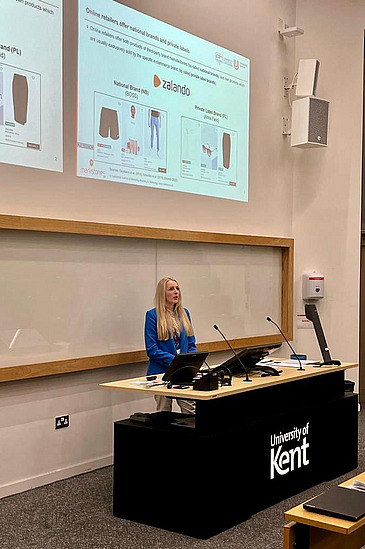 Franziska Frese präsentiert Ihren Vortrag „How Online Retailers Should Manage Their Private Label Branding Strategy" auf dem AMS World Marketing Congress in Canterbury