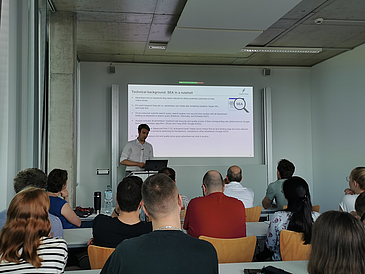 Research Talk von Professor Dr. Alexander Bleier von der Frankfurt School of Finance and Management zum Thema "Revisiting SEA Effectiveness: Evidence from Remarketing Lists for Search Ads (RLSA)"