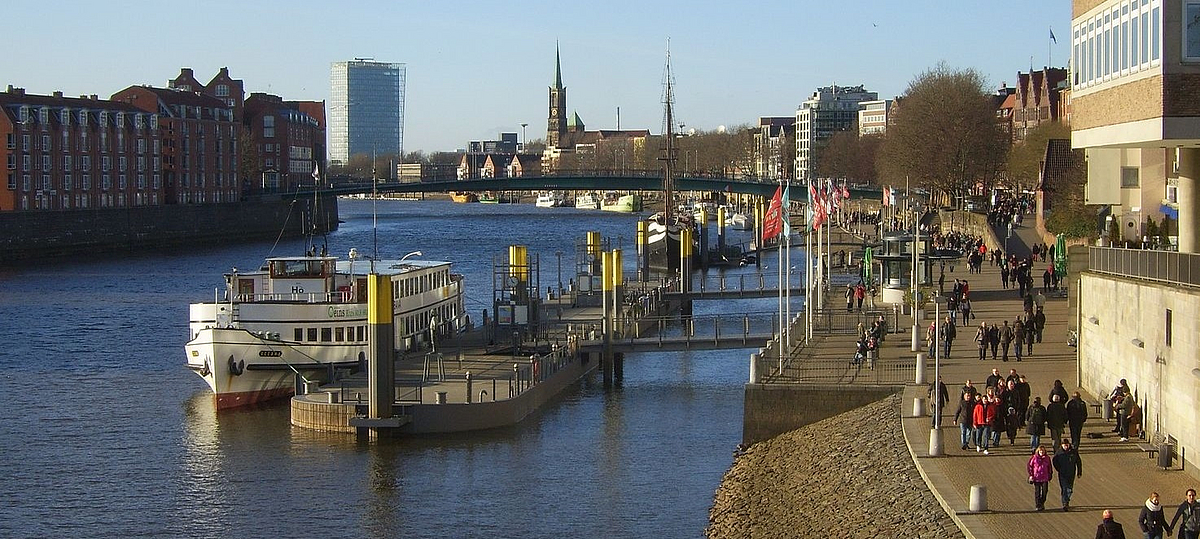 Brücken bauen Bild des Martinianlegers an der Schlachte