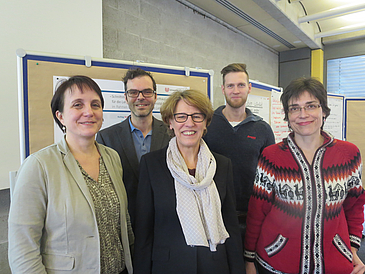 Gruppenbild mit Männern und Frauen