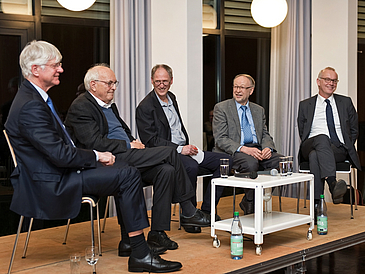 Gruppenbild mit Podiumsteilnehmern