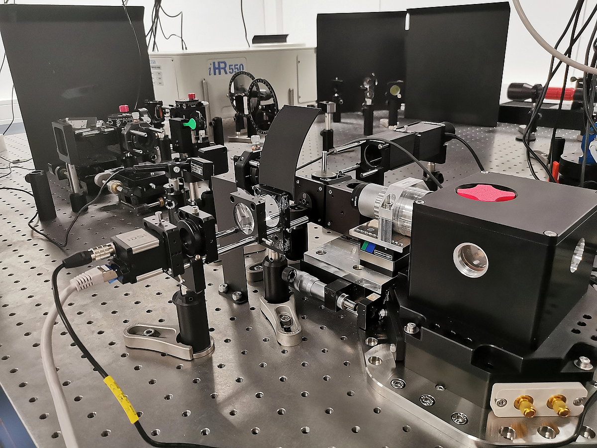 Picture of the lab for 2-Laser Raman Thermometry (2LRT) and micro Frequency-Domain Thermal Reflectance (µFDTR)