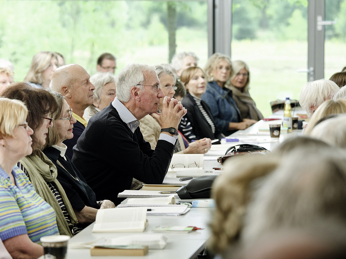 Vortragsprogramm Seniorenstudierende in einer Vorlesung