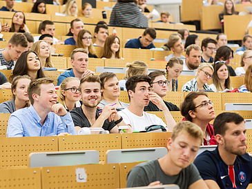 Studierende im Hörsaal