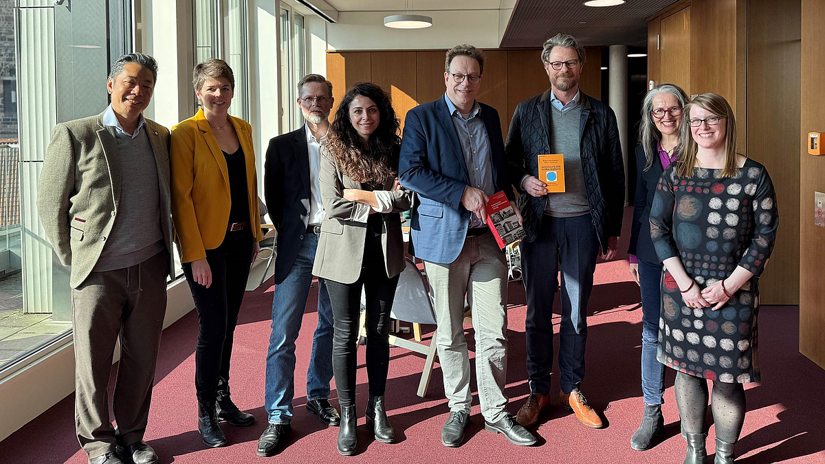 Ein Gruppenbild von Mitgliedern des MPI Law und Prof. Calliess