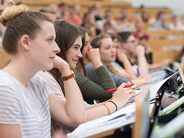 Studierende im Hörsaal