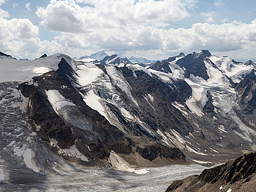 Berg mit Eis bedeckt