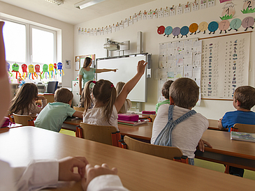 Grundschüler im Unterricht