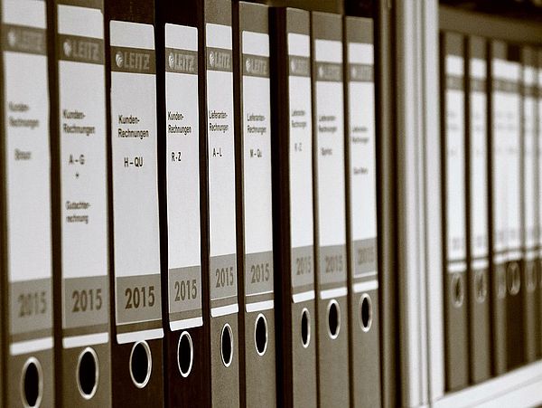 Eine Reihe mit Ordnern