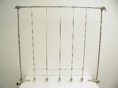 Fünf Pendel durch Federn gekoppelt