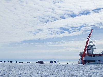 R/V Polarstern alongside the Antarctic shelf ice near Neumayer station
