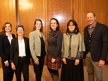 Kerstin Hainle, stellvertretende Vorsitzende der unifreunde, Claudia Schilling, Senatorin für Wissenschaft und Häfen, Ann-Kathrin Rohde, Sabine Doff, Maren Petersen, Konrektorin, Carl Berninghausen, Berninghausen Stiftung