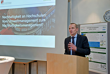 Professor Alexander Bassen (Universität Hamburg)