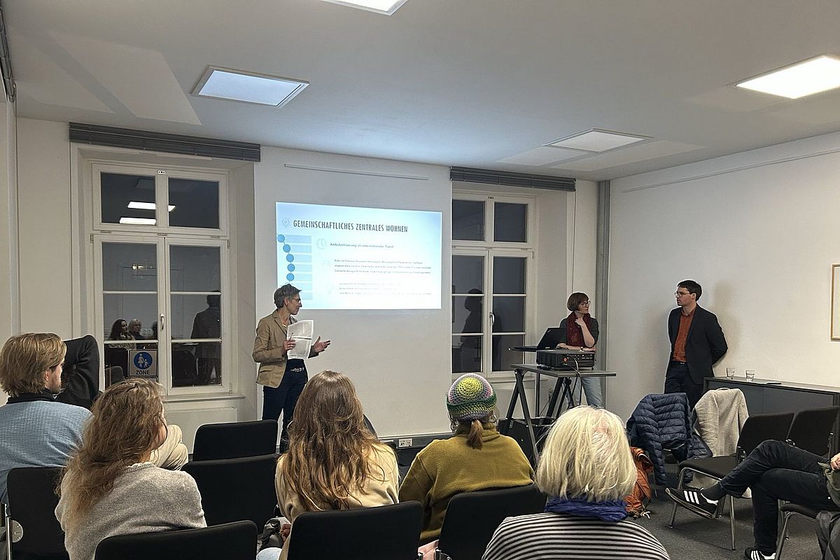 NKK-Vortragsreihe im Haus der Wissenschaft Prof. Darmann-Finck vor Publikum