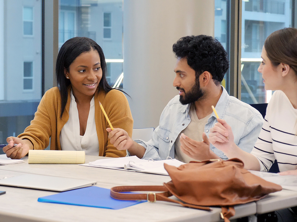 Gruppe internationaler Lernender