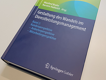 Dr. Daniel von der Wense und Dr. Michael Schade haben einen Beitrag im Buch "Gestaltung des Wandels im Dienstleistungsmanagement" mit dem Titel „Geisterspiele: Wenn ein Teil der Dienstleistung ausbleibt – Die Relevanz der Fan-Communities für die Leistungserstellung im Profi-Fußball“ veröffentlicht.