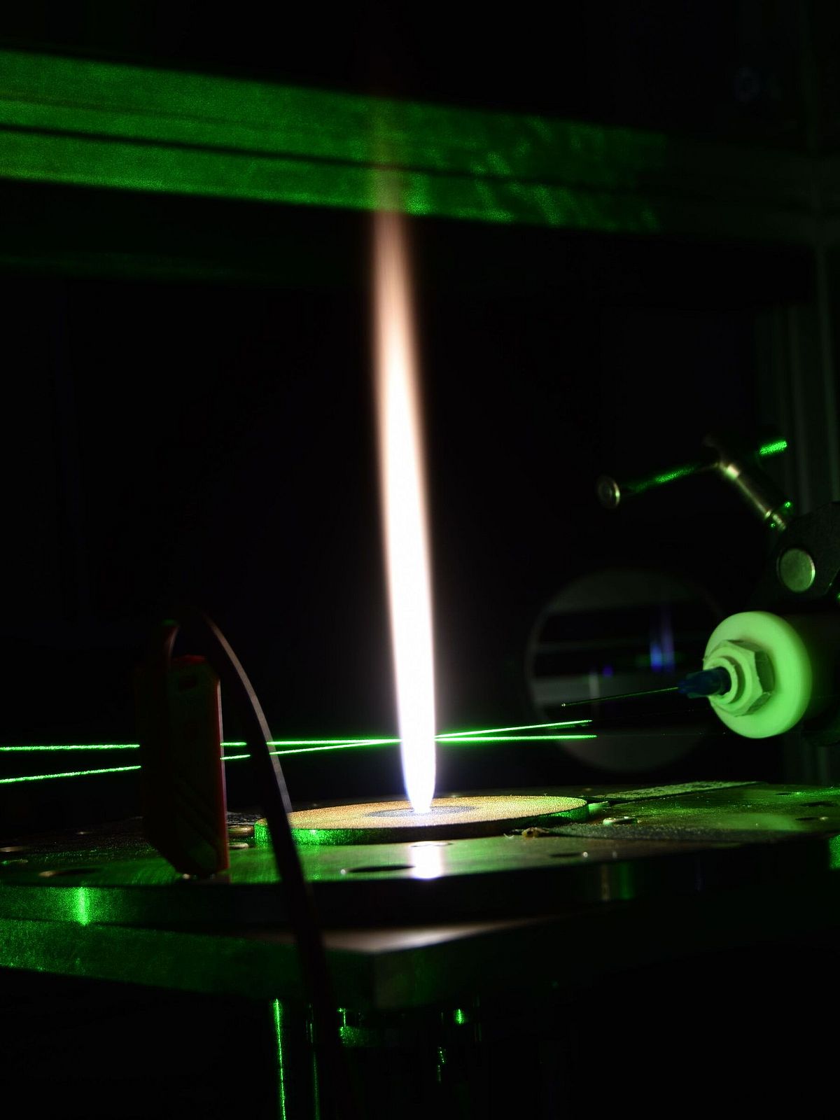 Quantification of the mixing zone and intensification of the mixing process  of two nanoparticle producing flames for the design of hetero-contacts -  Universität Bremen