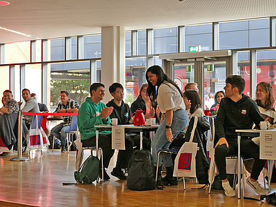 Austausch-Studierende in der Mensa der Uni Bremen