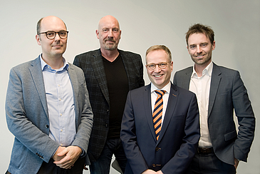 Hier sehen Sie das Gruppenbild der Podiumsdiskussion mit Herrn Meyer-Heder