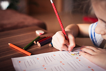 agostini_blur-child-classroom