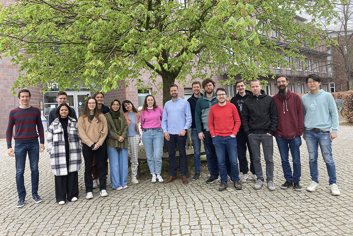 Picture of the Neudecker group, April 2025