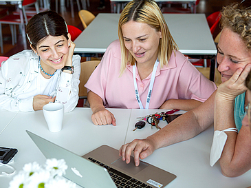 Bei den Sommeruniversitäten geht es auch um die fachliche Vernetzung von Frauen in technischen Fächern.