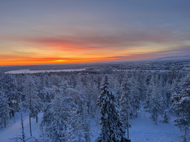 Integriertes Auslandssemester Aussicht auf Rovaniemi, Finnland im Winter